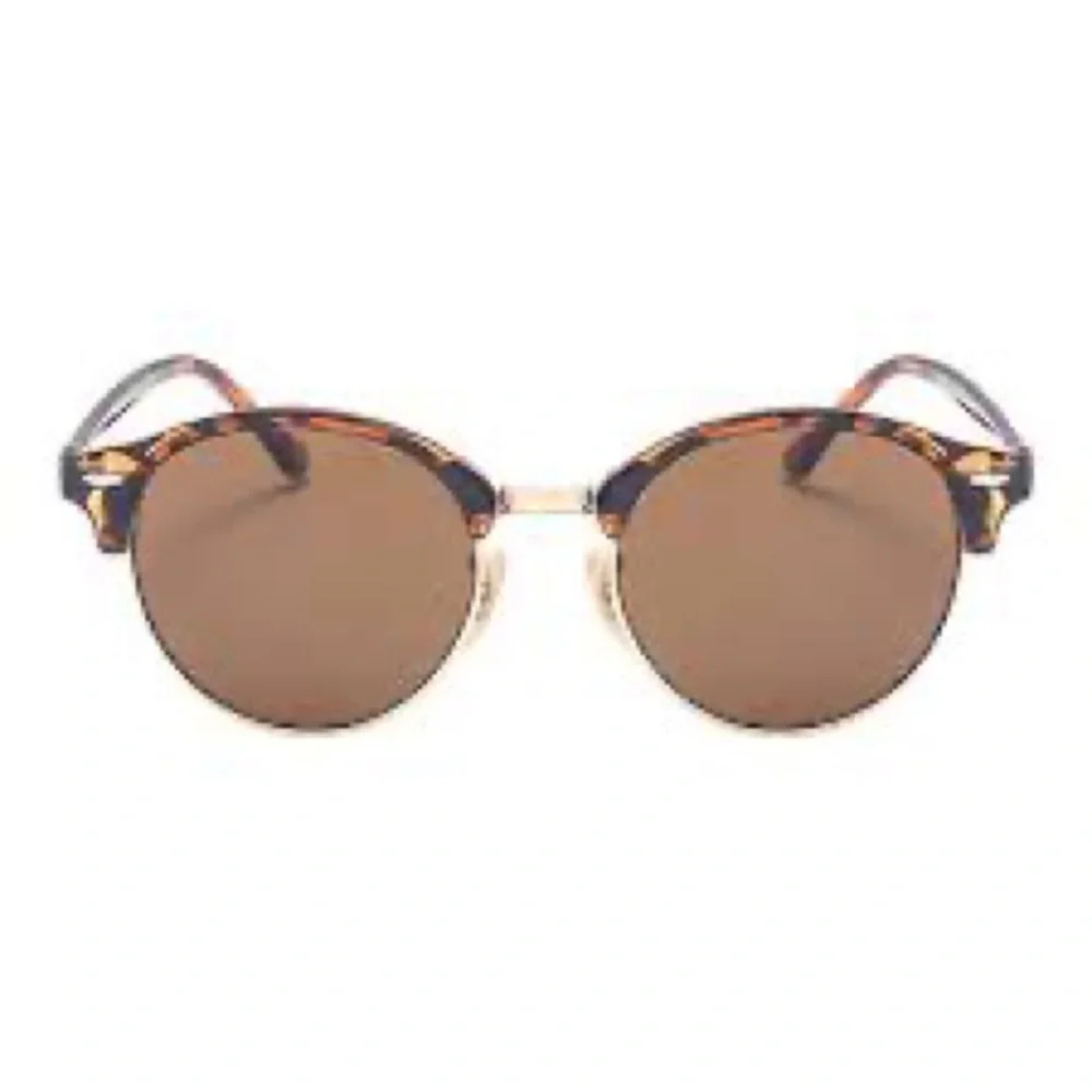 Classic Club Round Sunglasses Brown / Tortoise - Picture 2 of 8